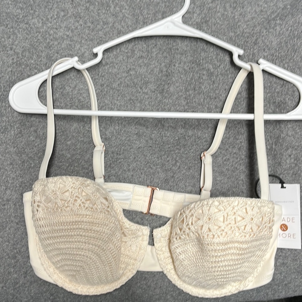 Shade & Shore bikini top.